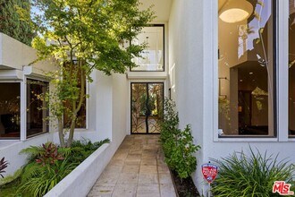605 N Hillcrest Rd in Beverly Hills, CA - Building Photo - Building Photo