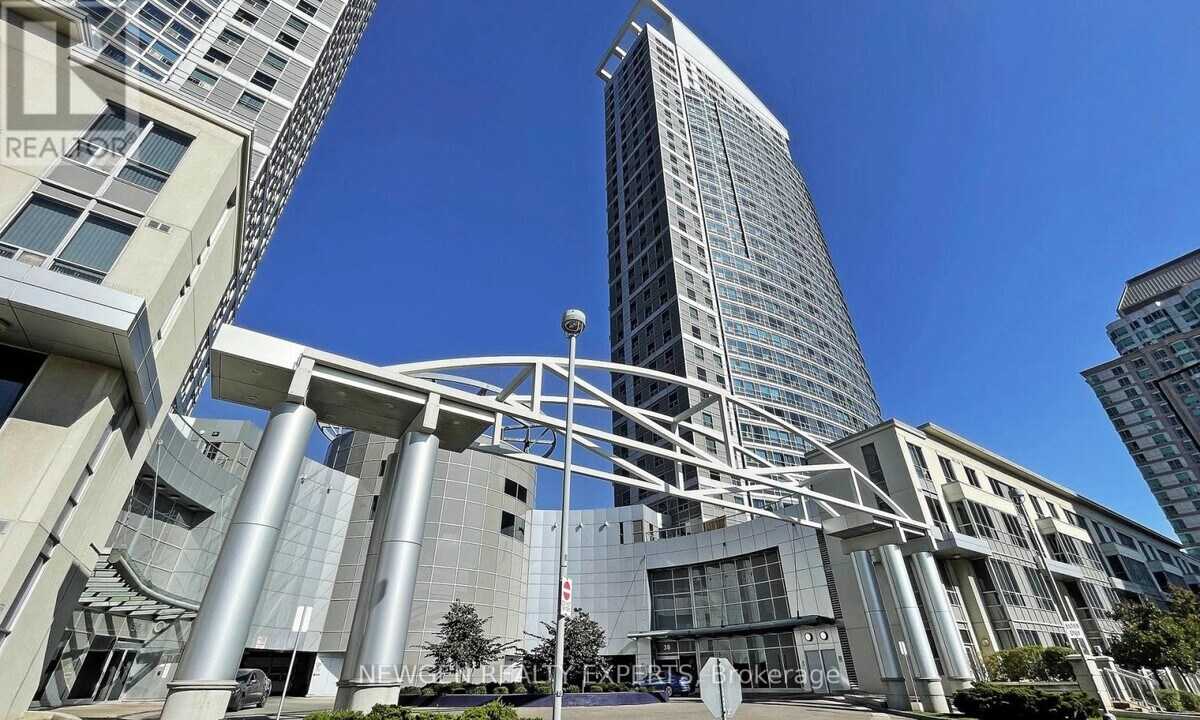 38 Lee Centre Dr in Toronto, ON - Building Photo