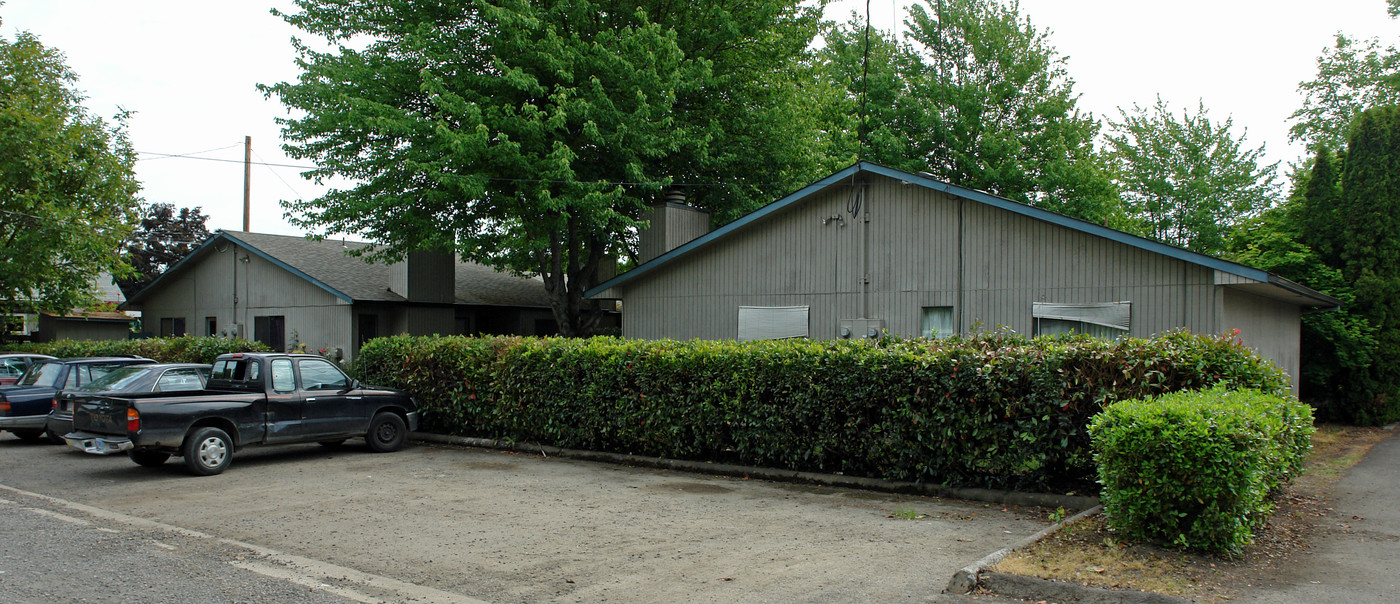 1304-1342 Chambers St in Eugene, OR - Building Photo