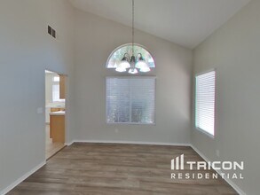 7224 Rustic Meadow St in Las Vegas, NV - Foto de edificio - Building Photo