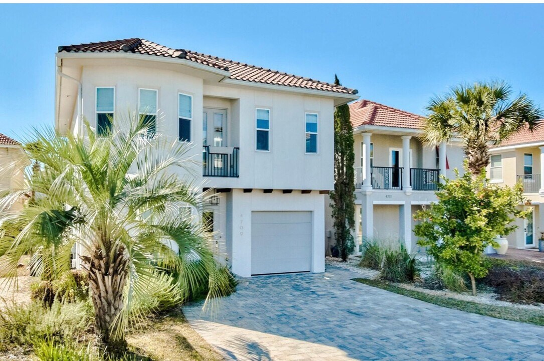 4709 Amhurst Cir in Destin, FL - Building Photo