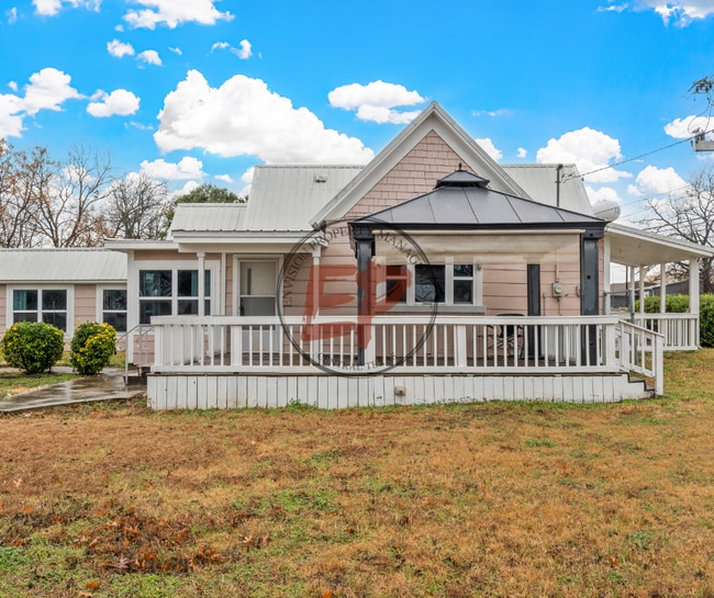 109 W Warren St in Hewitt, TX - Foto de edificio - Building Photo