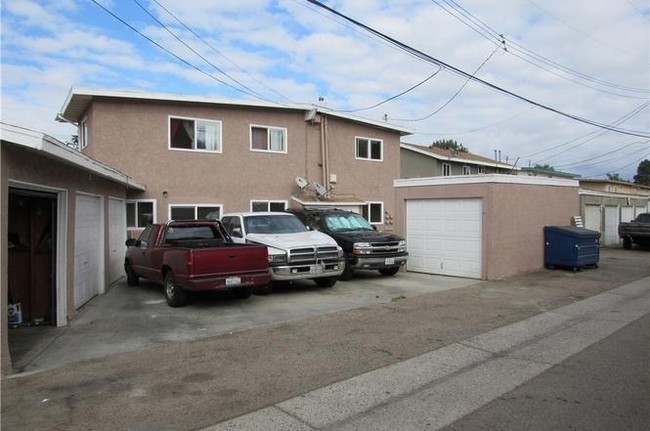 7642 Amberleaf Cir in Huntington Beach, CA - Building Photo - Building Photo