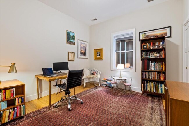 2235 N Clifton Ave in Chicago, IL - Building Photo - Building Photo