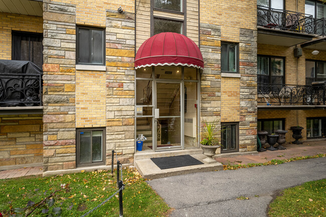 4200 Saint-Joseph Boul in Lachine, QC - Building Photo - Building Photo