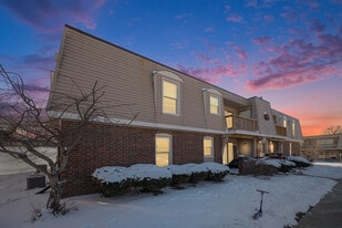 Heatherwood Apartments in Overland Park, KS - Building Photo