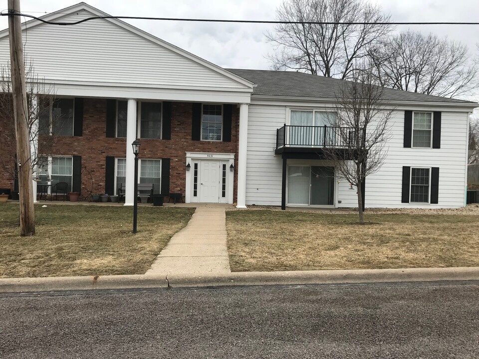 5210 N Montclair Ave in Peoria Heights, IL - Building Photo