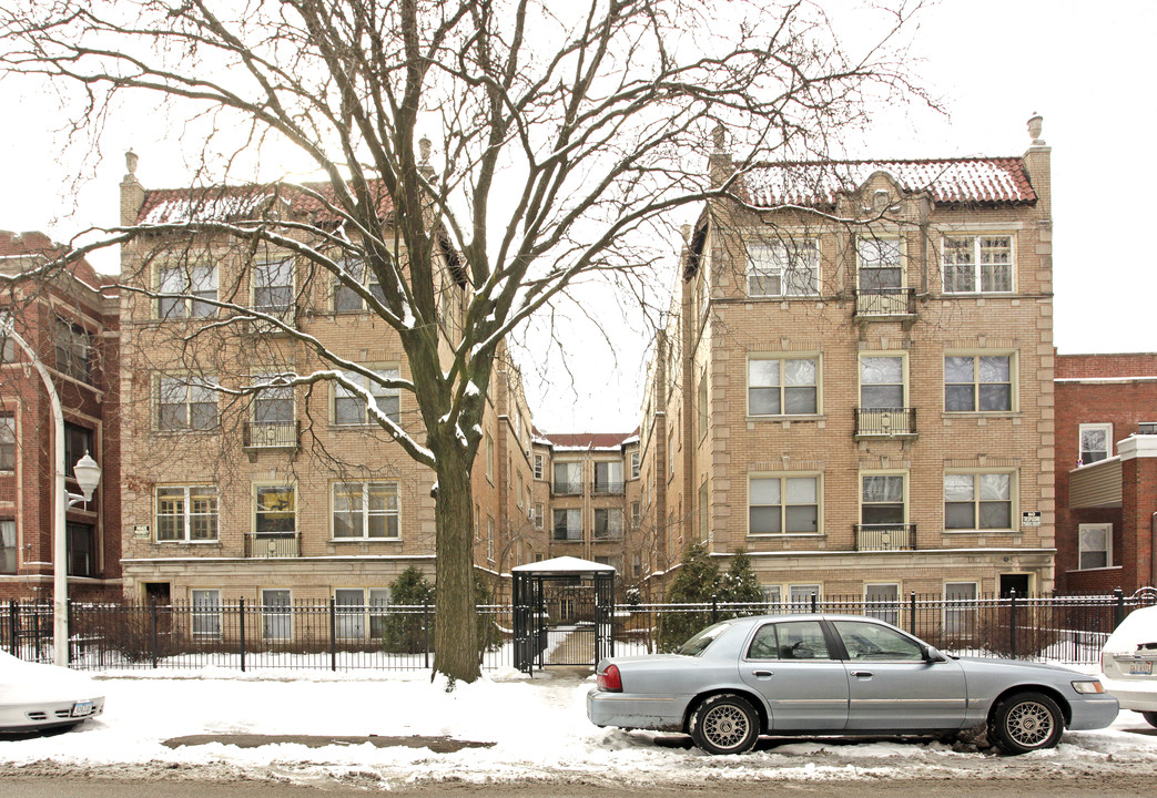 1235-1243 W North Shore Ave in Chicago, IL - Foto de edificio