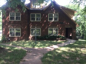 6035 Oak St, Unit 1 in Kansas City, MO - Building Photo