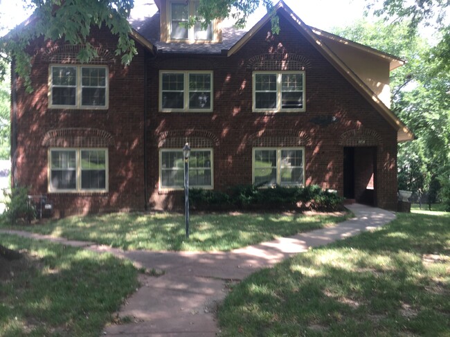 6035 Oak St, Unit 1