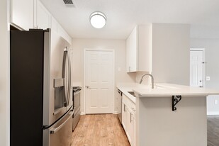The Woodlands Apartment Homes in Meridian, MS - Building Photo