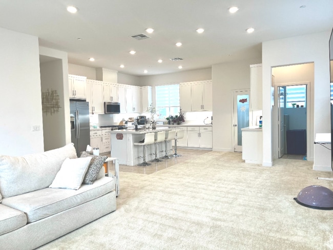 259 Sash in Irvine, CA - Building Photo - Building Photo