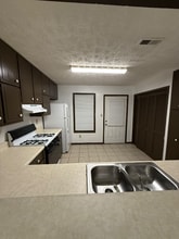 5675 Williamsburg Trce, Unit 5677 in Atlanta, GA - Building Photo - Building Photo