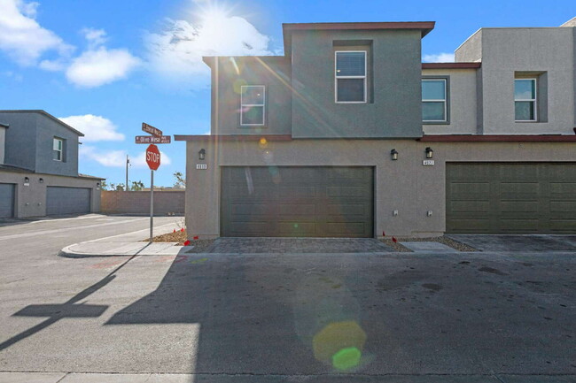 4919 Olive Mesa Ave in Las Vegas, NV - Foto de edificio - Building Photo