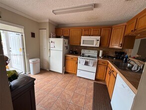 16213 SW 72nd Terrace in Miami, FL - Building Photo - Building Photo