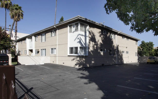 Vineland Apartments in North Hollywood, CA - Foto de edificio - Building Photo