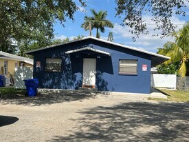 316 N 61st Ave, Unit 316 B in Hollywood, FL - Building Photo