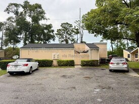 8113 San Jose Manor Dr E in Jacksonville, FL - Building Photo