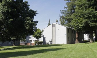 Mission Terracina Apartments in Vallejo, CA - Building Photo