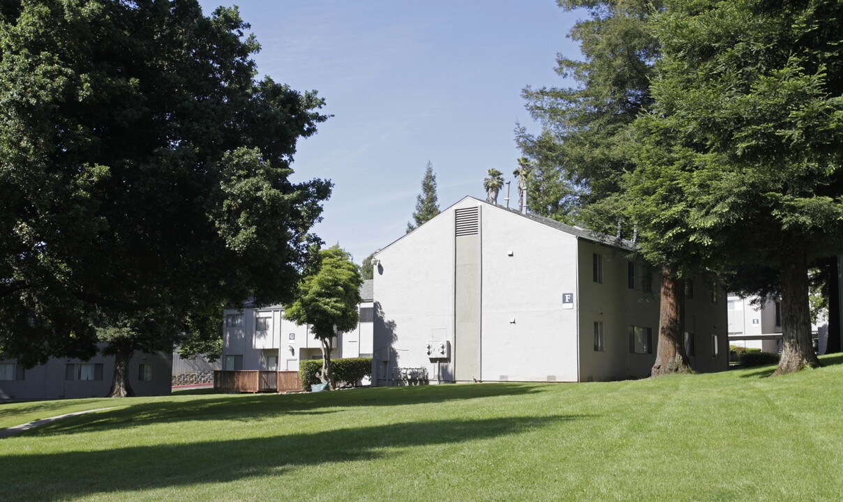 Mission Terracina Apartments in Vallejo, CA - Building Photo