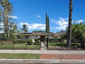 10918 Reseda Blvd in Los Angeles, CA - Building Photo - Building Photo