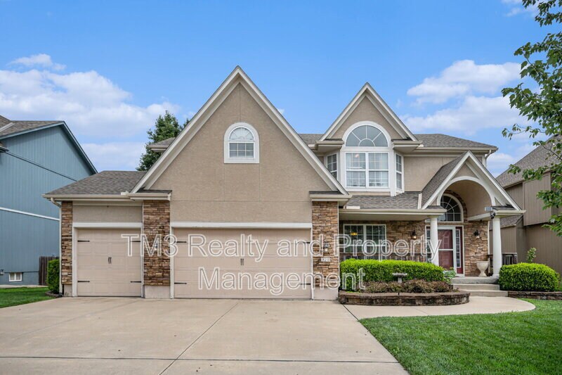 928 SW 33rd St in Lee's Summit, MO - Building Photo