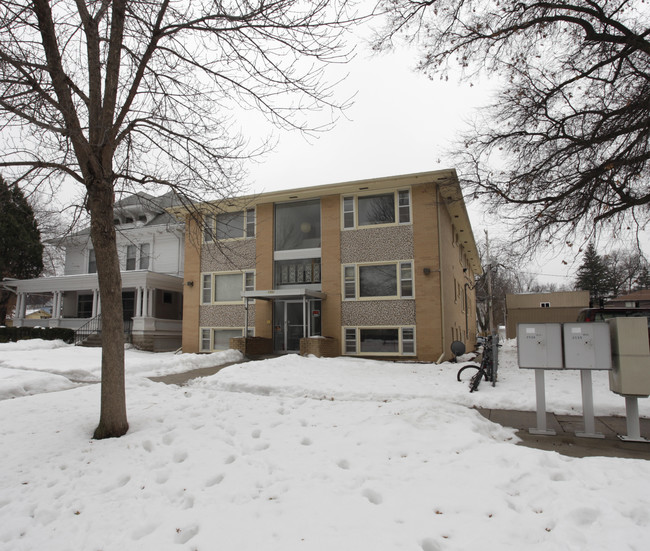 1731 E St in Lincoln, NE - Foto de edificio - Building Photo