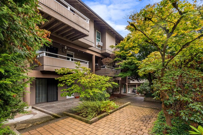 property at 922 100th Ave NE