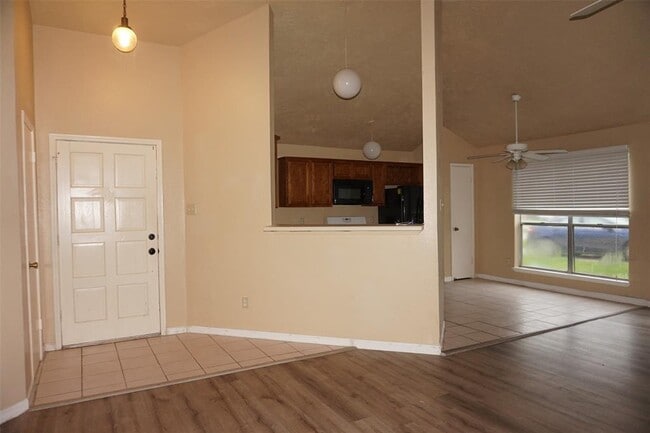 6023 Woodmancote Dr in Humble, TX - Building Photo - Building Photo