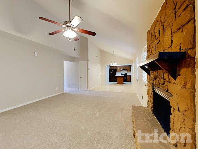 8708 Bishopswood Dr in Jacksonville, FL - Foto de edificio - Building Photo