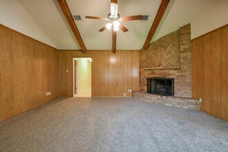 2213 Westside Dr in Deer Park, TX - Foto de edificio - Building Photo