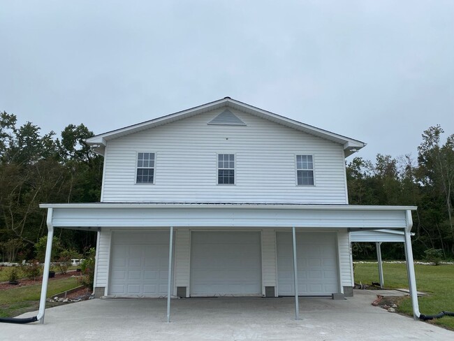 2866 Waccamaw Shores Rd in Lake Waccamaw, NC - Foto de edificio - Building Photo