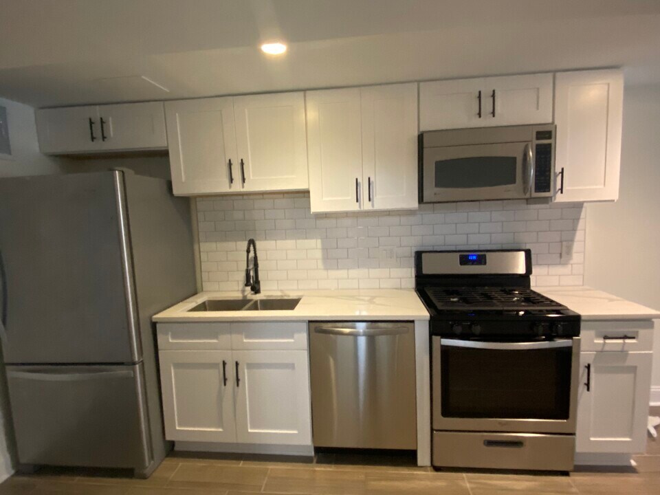 1718 N Campbell Ave, Unit G in Chicago, IL - Building Photo