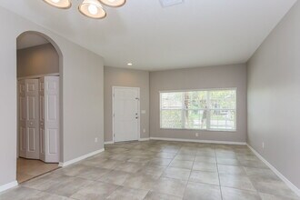 1510 Mira Lago Cir in Ruskin, FL - Building Photo - Building Photo
