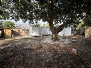 1724 NE 50th Ct in Pompano Beach, FL - Foto de edificio - Building Photo