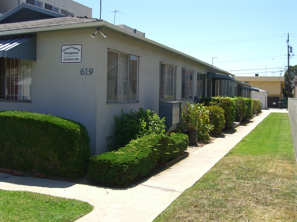 619 S Grevillea Ave in Inglewood, CA - Building Photo