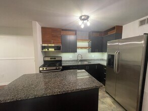 1205 Kenzie Dr, Unit 1205 in Pittsburgh, PA - Foto de edificio - Building Photo