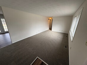 302 Spring Mill Rd in Anderson, IN - Building Photo - Building Photo