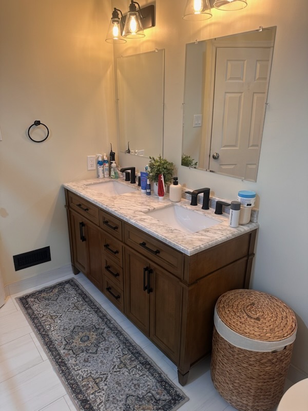 property at 15 Ebony Ct