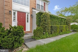 12405 Willow Falls Dr in Herndon, VA - Building Photo - Building Photo