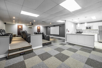 Avalon Park in Ottawa, ON - Building Photo - Interior Photo