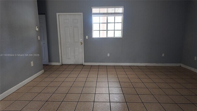 374 NE 26th Ave in Homestead, FL - Building Photo - Building Photo