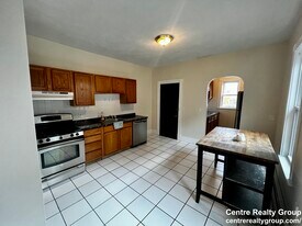 19 Banks St, Unit 2 in Somerville, MA - Building Photo