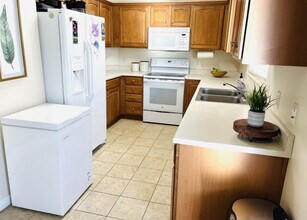 8789 S Caliente Dr in West Jordan, UT - Foto de edificio - Building Photo