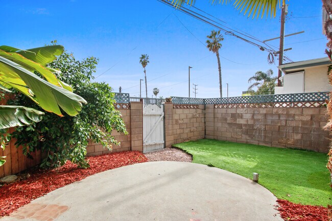 1453 Brockton Ave - prime West LA location in Los Angeles, CA - Building Photo - Building Photo