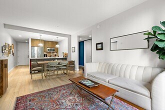 160 1st St in Jersey City, NJ - Building Photo - Building Photo