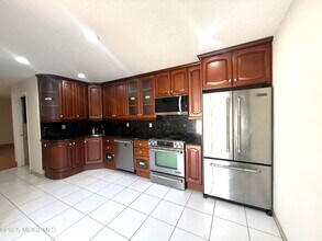 28 Warbler Rd in Marlboro, NJ - Building Photo - Building Photo