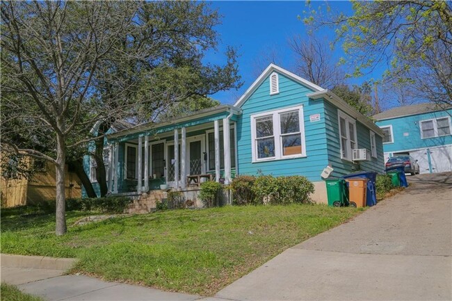 202 E 31st St in Austin, TX - Foto de edificio - Building Photo