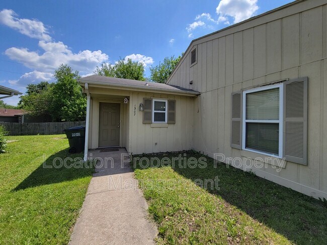 1307 E 25th Terrace in Lawrence, KS - Building Photo - Building Photo