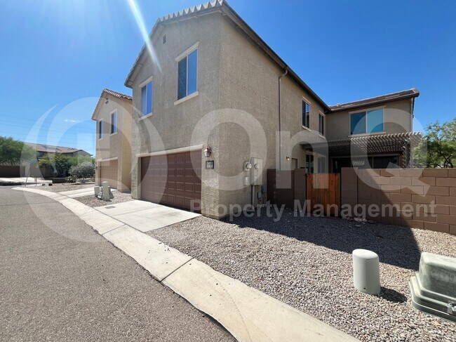 11024 E Midnight Moon Ln in Tucson, AZ - Building Photo - Building Photo
